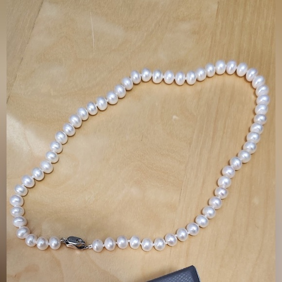 L'Amour White Pearl Necklace - Picture 2 of 3